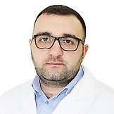 Врач Ужахов Руслан Мурадович